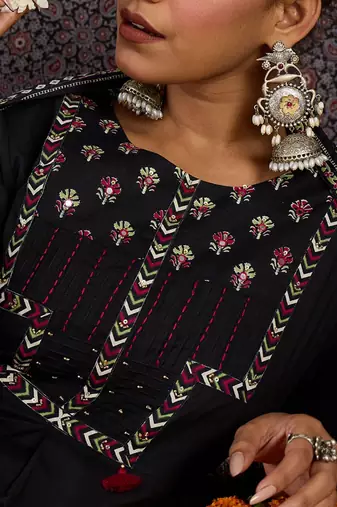 Women Ethnic Motifs Printed Regular Sequinned Pure Cotton Kurta with Trousers & With Dupatta