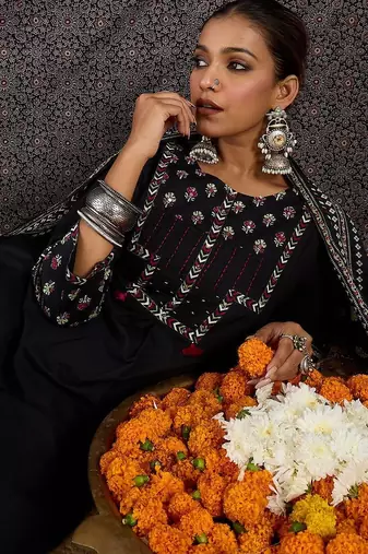 Women Ethnic Motifs Printed Regular Sequinned Pure Cotton Kurta with Trousers & With Dupatta