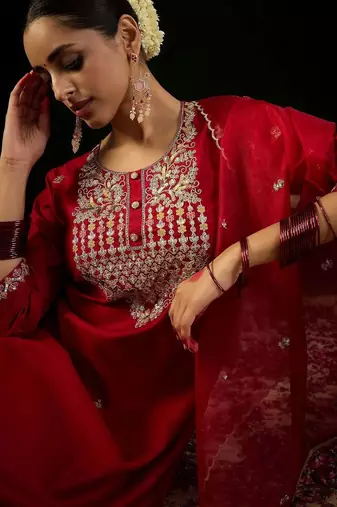 Women Ethnic Motifs Embroidered Regular Thread Work Liva Kurta with Trousers & With Dupatta