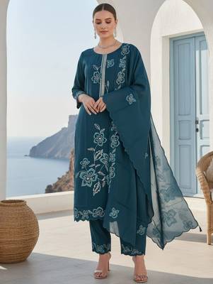 Floral Embroidered Round Neck Thread Work Straight Kurta & Trousers With Dupatta 1