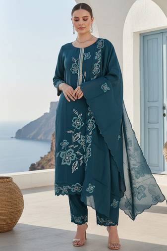 Floral Embroidered Round Neck Thread Work Straight Kurta & Trousers With Dupatta