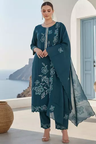 Floral Embroidered Round Neck Thread Work Straight Kurta & Trousers With Dupatta