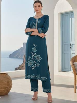Floral Embroidered Round Neck Thread Work Straight Kurta & Trousers With Dupatta 4