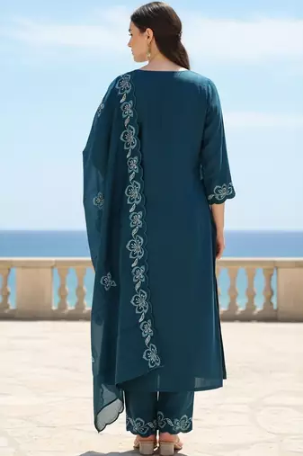 Floral Embroidered Round Neck Thread Work Straight Kurta & Trousers With Dupatta
