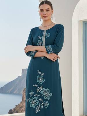 Floral Embroidered Round Neck Thread Work Straight Kurta & Trousers With Dupatta 6