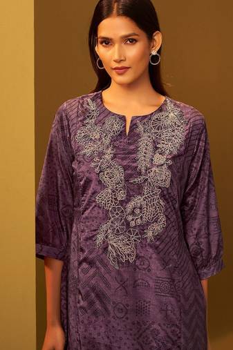 Women Ethnic Motifs Embroidered Kurta with Trousers
