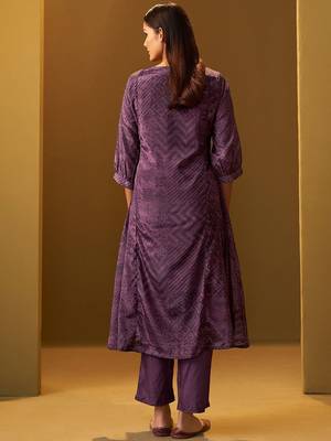 Women Ethnic Motifs Embroidered Kurta with Trousers 3