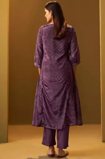 Women Ethnic Motifs Embroidered Kurta with Trousers