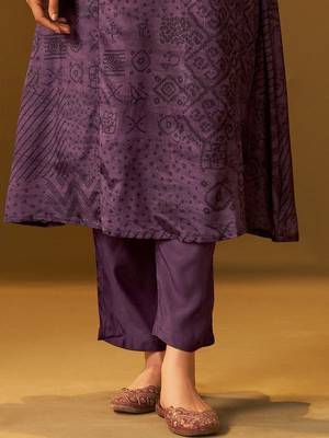Women Ethnic Motifs Embroidered Kurta with Trousers 6