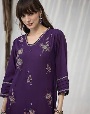 Floral Embroidered Square Neck Thread Work Straight Kurta & Trousers 2