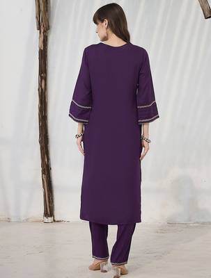 Floral Embroidered Square Neck Thread Work Straight Kurta & Trousers 4