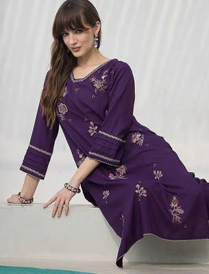 Floral Embroidered Square Neck Thread Work Straight Kurta & Trousers 5