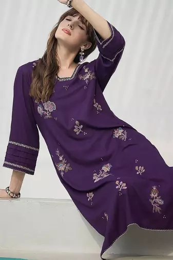 Floral Embroidered Square Neck Thread Work Straight Kurta & Trousers