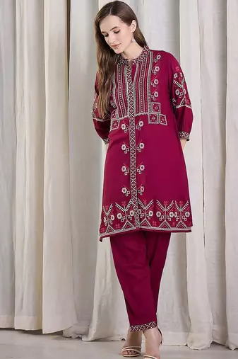 Women Ethnic Motifs Embroidered Thread Work Kurta With Trousers Kurta Sets