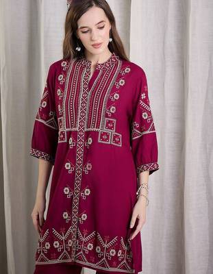 Women Ethnic Motifs Embroidered Thread Work Kurta With Trousers Kurta Sets 2