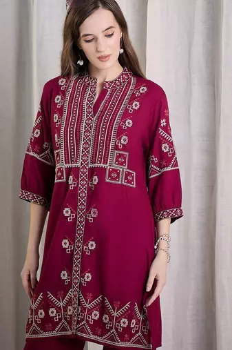 Women Ethnic Motifs Embroidered Thread Work Kurta With Trousers Kurta Sets