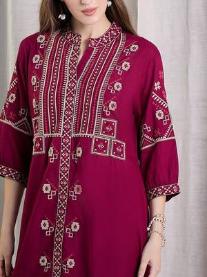 Women Ethnic Motifs Embroidered Thread Work Kurta With Trousers Kurta Sets 3
