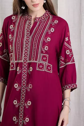Women Ethnic Motifs Embroidered Thread Work Kurta With Trousers Kurta Sets