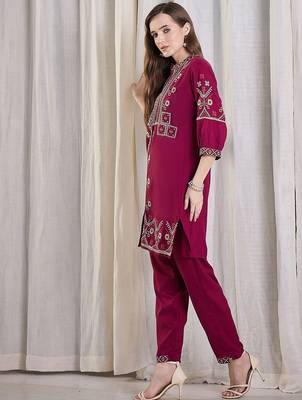 Women Ethnic Motifs Embroidered Thread Work Kurta With Trousers Kurta Sets 4