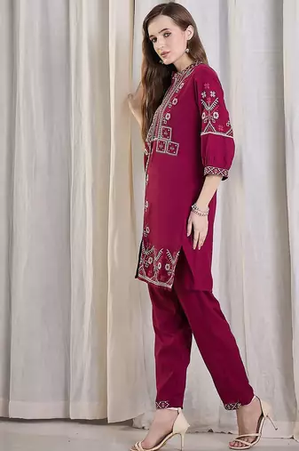 Women Ethnic Motifs Embroidered Thread Work Kurta With Trousers Kurta Sets