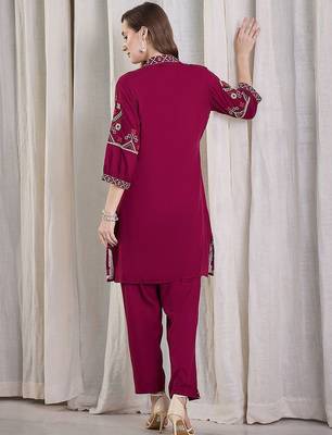 Women Ethnic Motifs Embroidered Thread Work Kurta With Trousers Kurta Sets 5
