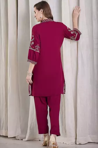 Women Ethnic Motifs Embroidered Thread Work Kurta With Trousers Kurta Sets