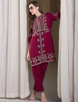 Women Ethnic Motifs Embroidered Thread Work Kurta With Trousers Kurta Sets 6