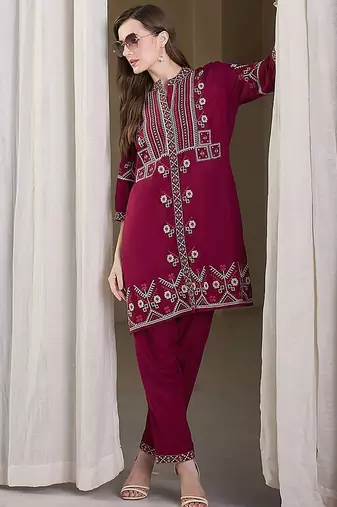 Women Ethnic Motifs Embroidered Thread Work Kurta With Trousers Kurta Sets