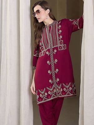 Women Ethnic Motifs Embroidered Thread Work Kurta With Trousers Kurta Sets 7