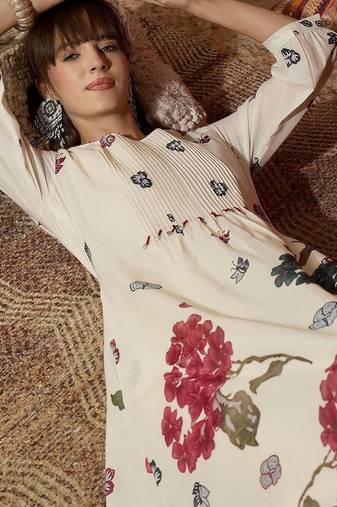 Women Floral Printed Regular Beads and Stones Pure Cotton Kurta with Trousers