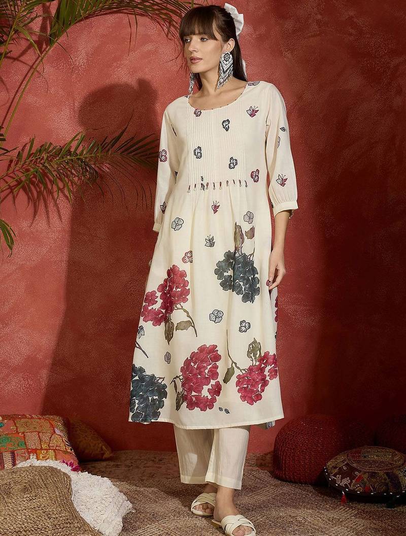 Women Floral Printed Regular Beads and Stones Pure Cotton Kurta with Trousers