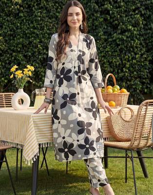 Women Floral Printed Regular Kurta with Trousers 3