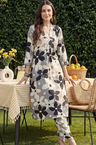 Women Floral Printed Regular Kurta with Trousers