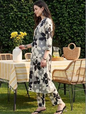 Women Floral Printed Regular Kurta with Trousers 4