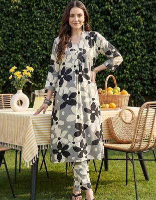 Women Floral Printed Regular Kurta with Trousers 5