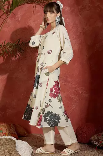 Women Floral Printed Regular Beads and Stones Pure Cotton Kurta with Trousers