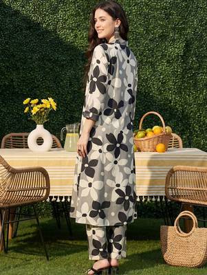 Women Floral Printed Regular Kurta with Trousers 6