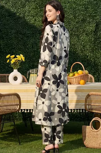 Women Floral Printed Regular Kurta with Trousers