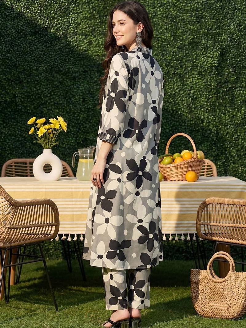 Women Floral Printed Regular Kurta with Trousers