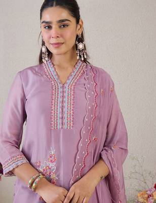 Floral Embroidered V Neck Organza Kurta With Trousers & Dupatta 1