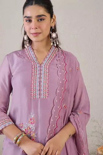 Floral Embroidered V Neck Organza Kurta With Trousers & Dupatta