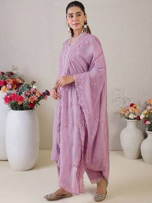 Floral Embroidered V Neck Organza Kurta With Trousers & Dupatta 3