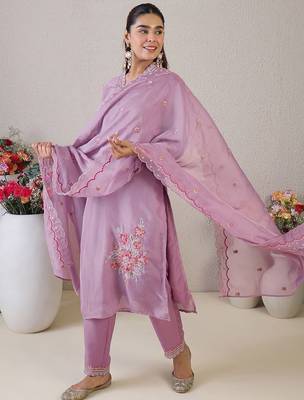 Floral Embroidered V Neck Organza Kurta With Trousers & Dupatta 5