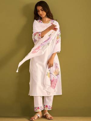 Women Floral Embroidered Regular Thread Work Liva Kurta with Trousers & With Dupatta 1