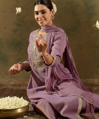 Floral Embroidered Embellished Straight Kurta with Trouser And Dupatta 1