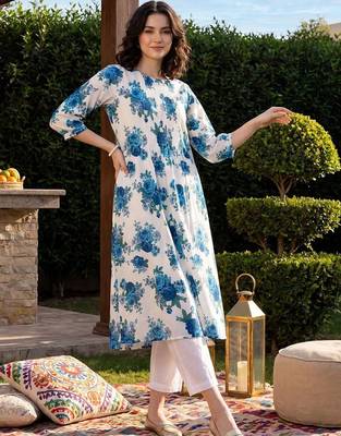 Women Floral Printed Pleated Pure Cotton Kurta with Trousers 6