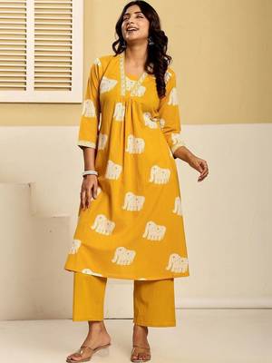 Women Animal Printed Regular Beads and Stones Pure Cotton Kurta with Palazzos 1