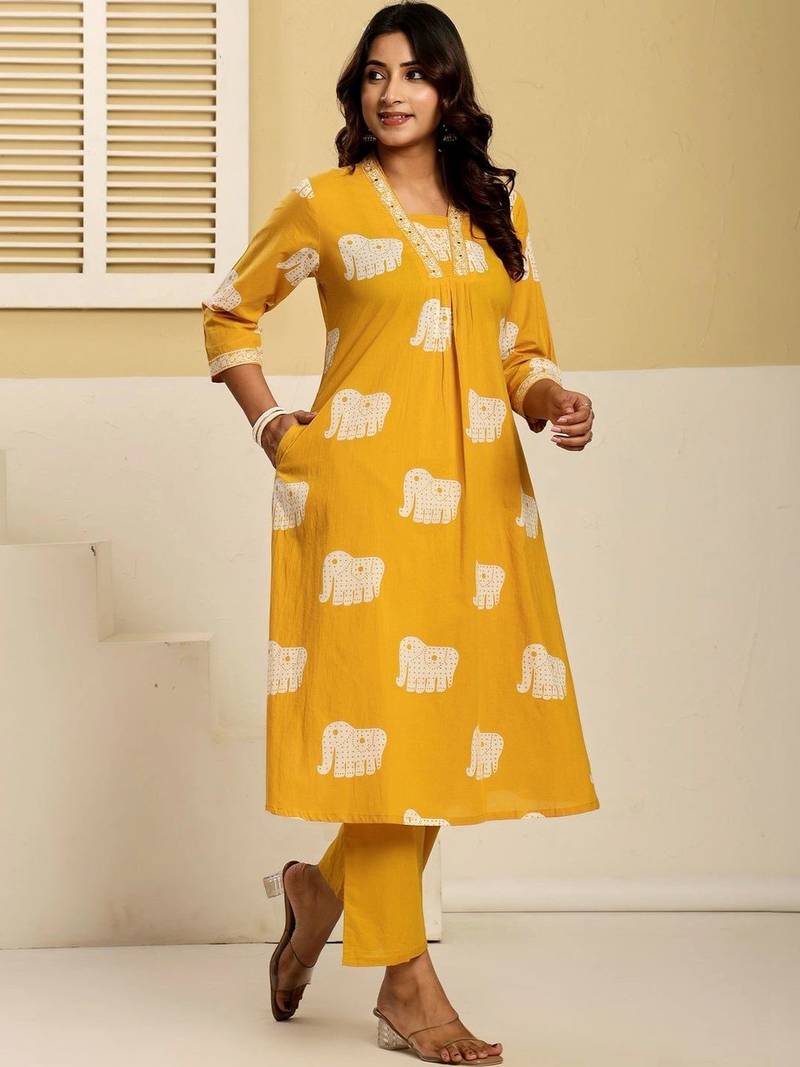Women Animal Printed Regular Beads and Stones Pure Cotton Kurta with Palazzos