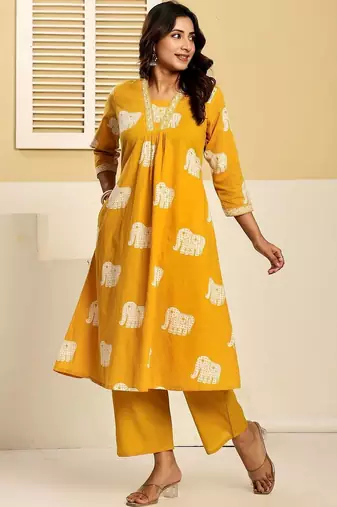 Women Animal Printed Regular Beads and Stones Pure Cotton Kurta with Palazzos