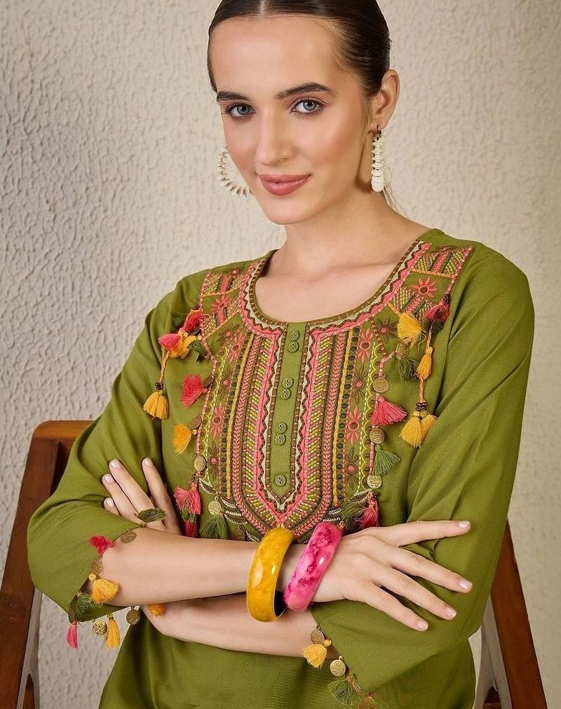 Women Ethnic Motifs Embroidered Regular Thread Work Pure Cotton Kurta with Trousers